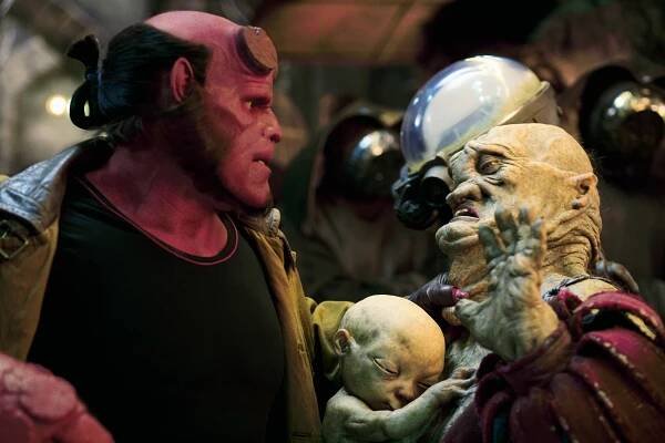 HELLBOY II: THE GOLDEN ARMY, (aka HELLBOY 2), Ron Perlman (left), 2008. ©Universal/courtesy Everett Collection