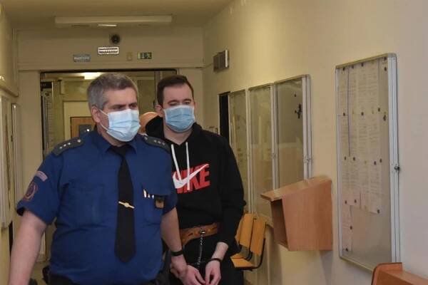 Postřelil otčíma jateční pistolí a podřezal mu žíly: Tomáš (28) si za to odpyká dlouhý trest