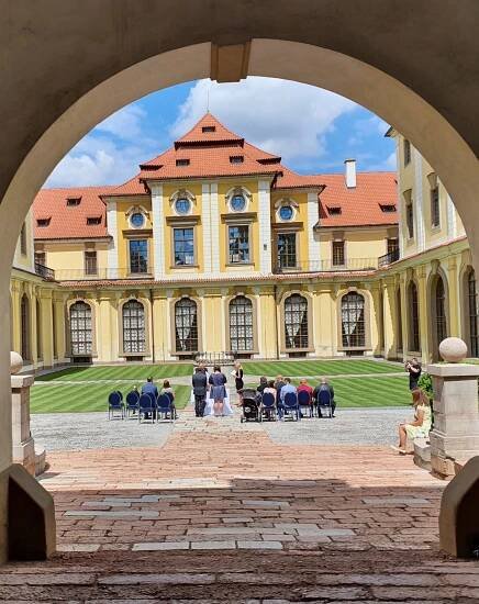 Oddaci misto zamek zbraslav 768x968