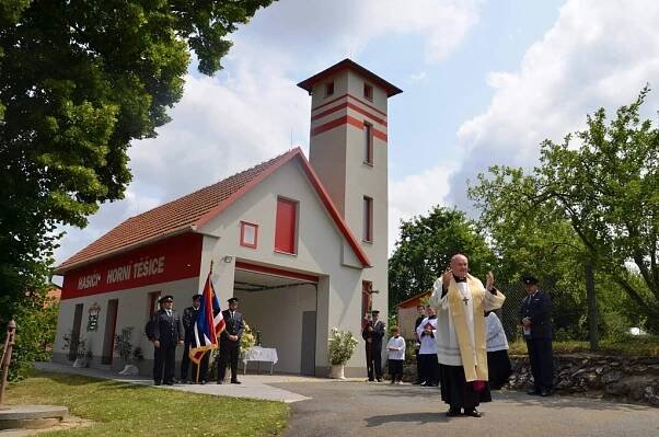 Žehnání sochy, kaple, zvonu a zbrojnice. Horní Těšice zažily významný den