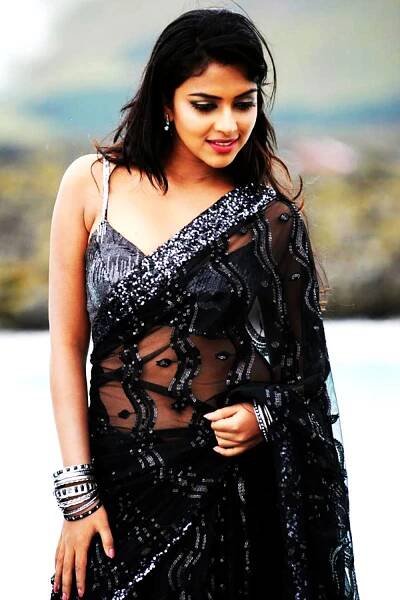 Amala Paul – Sexy show – IndianGalz