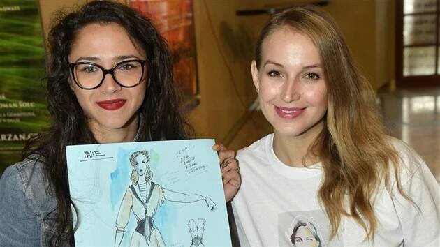 Jane si v Tarzanovi zahrají Eva Burešová, Petra Vraspírová a Ivana Korolová.