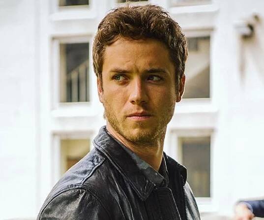 Jeremy Sumpter Biography – Facts, Childhood, Family Life of Actor