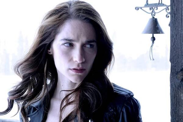 Wynonna Earp - Season 3 - Melanie Scrofano