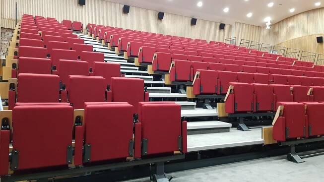Teleskopická tribuna pro kulturní dům v Novém Městě na Moravě - Městský úřad