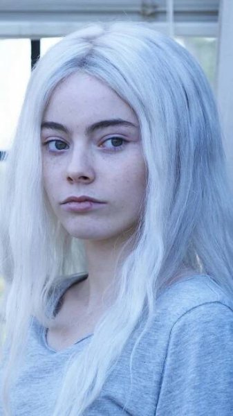 Freya Tingley - Hollywood Charm Wallpaper