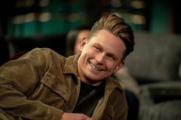 V letu - Z filmu - Billy Magnussen
