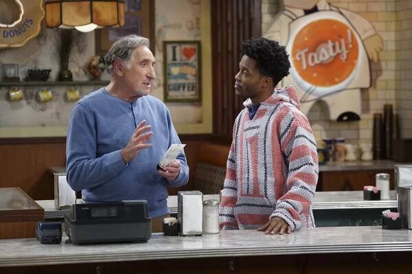 Superior Donuts - Trust Me - Z filmu - Judd Hirsch, Jermaine Fowler