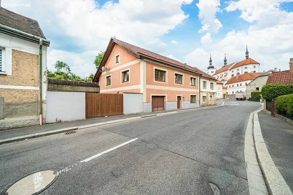 Prodej rodinného domu 294 m2, pozemek 1007 m2 Počapská, Březnice - Prodej nemovitosti Plzeň - Lenka Baráková
