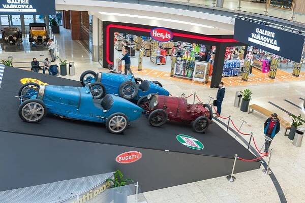 Aktuálně.cz: V Brně parkuje osmnáct Bugatti. Na výstavě slavné automobilky jsou k vidění skvosty - Bugatti Grand Prix Zlín