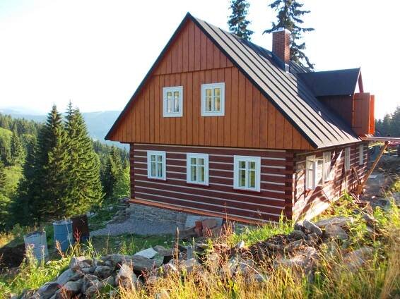 Na začátku byl sen manželů Podroužkových – Roubenky ŽIVA