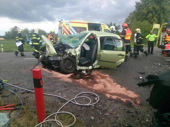 Při srážce dvou automobilů na Hodonínsku zemřeli v neděli odpoledne čtyři lidé....