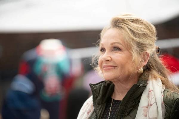 Charlene Tilton - A Welcome Home Christmas - Z filmu