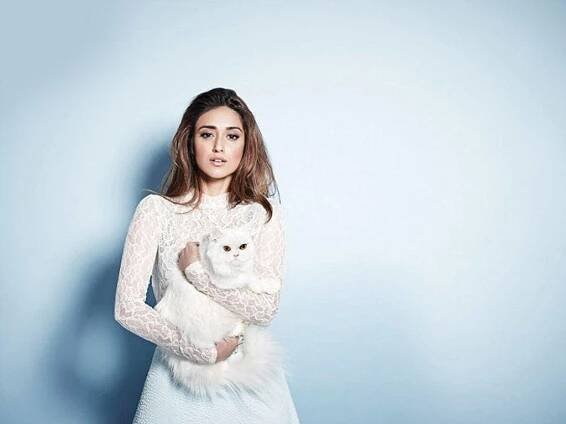 Ileana D'Cruz In All White Wallpaper