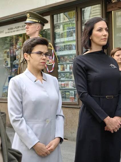 FOTO: Šéfka Sněmovny Markéta Pekarová Adamová a politička Olga Richterová. – stránka 14