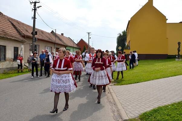 Zarážání hory 2014 - Oficiální stránky obce Moravany u Kyjova