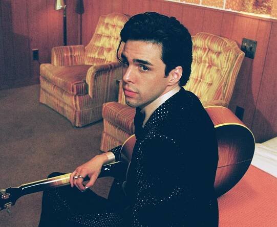 Singer/Songwriter Stephen Sanchez Talks Elton John, TikTok, and Farm Life on Lipps Service