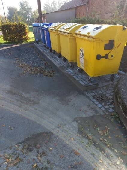 FOTO - dlažba pod kontejnery.jpg