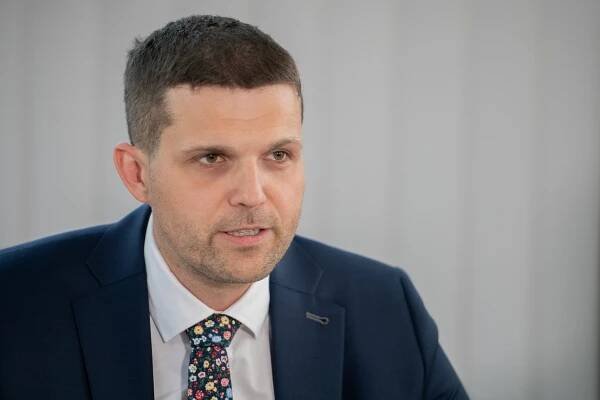 Ministr Hladík: Renovace domu ušetří až 80 procent energie. Cílem je opravit tři procenta bytů ročně