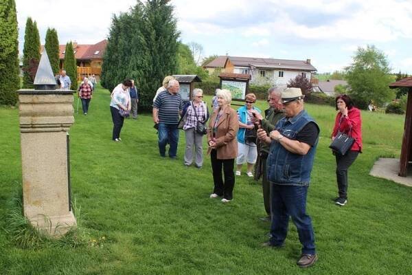 Výlet seniorů do Pelhřimova, Lipnice nad Sázavou a Číhošti 12.5.2022 - Obec Vinary