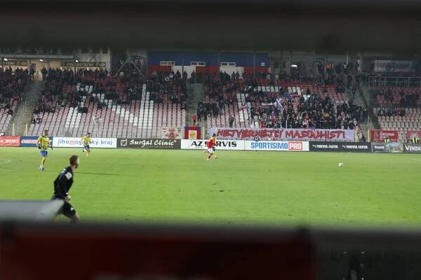 MISTROVSKÁ KOPANÁ - aktuální fotbalové výsledky a tabulky víkendu