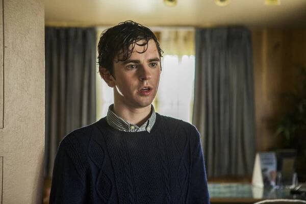 Batesův motel - Smrt v rodině - Z filmu - Freddie Highmore