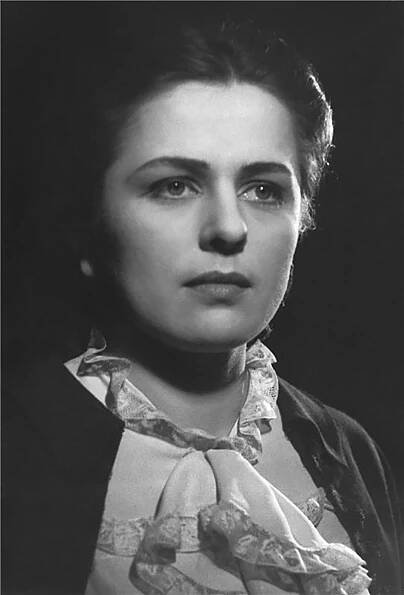 Vlasta Matulová: *31.10.1918 – †18.4.1989, česká herečka