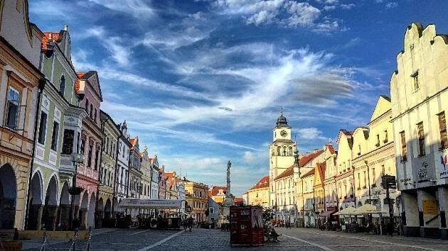 Krátce z Třeboně: Kalendář trhů 2025, pronájem míst a příspěvky na památky