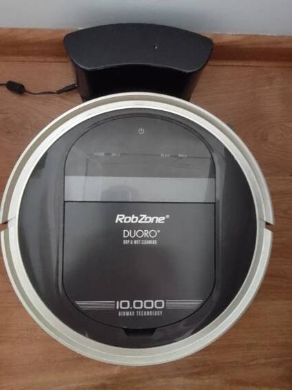 Prodám robotický vysavač RobZone Profi Duoro Control 2.0 zakoupený 5.12.2020, velice dobrý stav, málo používaný. Cena 9000