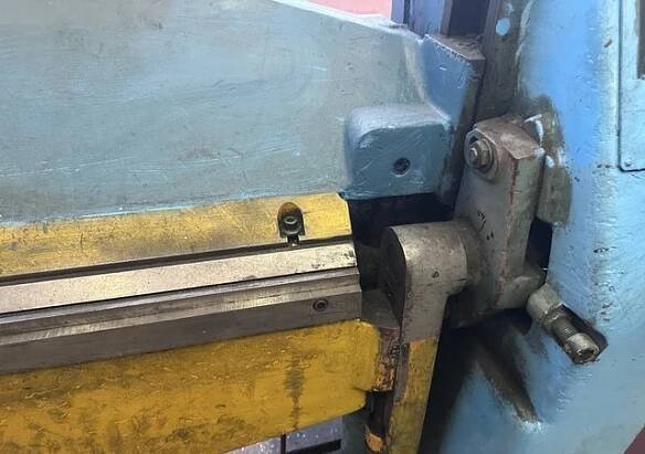 Ohýbačka plechů hydraulická XONM 2000/2