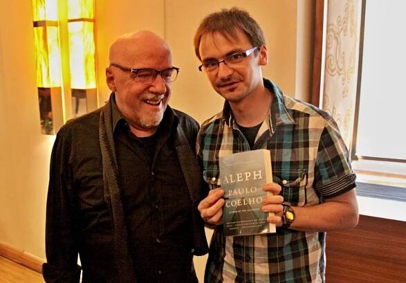 Juračkovu fotku si vybral na obálku knihy Paulo Coelho | AQT magazín