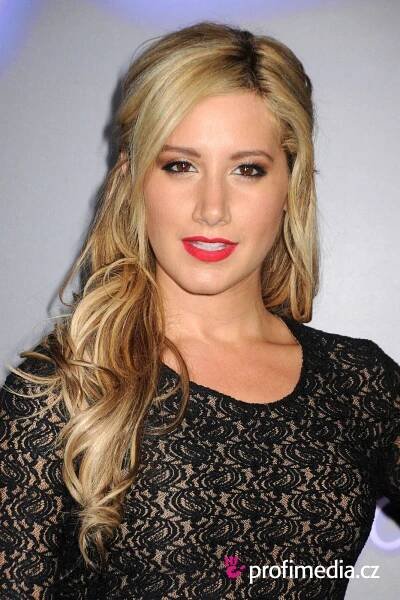 Ashley Tisdale - celebrity účes - HappyHair