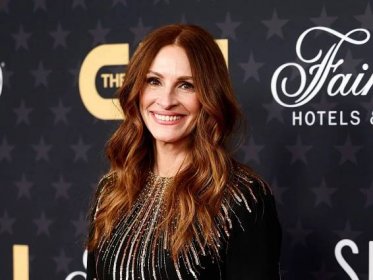 Julia Roberts shares very rare photo of twins Phinnaeus and Hazel for special family day: 'There are no words'