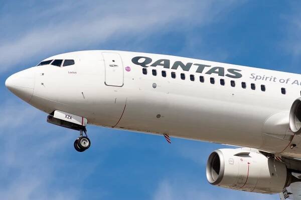 Qantas Boeing 737-800s collide as passengers disembark