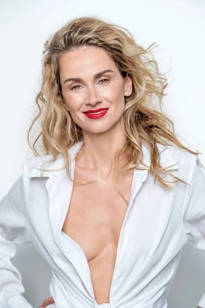 Sexy jako nikdy předtím. Manželka zakládajícího člena kapely Lucie nafotila sexy snímky bez podprsenky