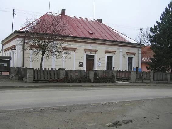 Modlíkov: malá obec s moderním hřištěm i kontejnery pod zemí