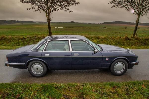 Měl být nejmodernějším autem své doby, Jaguar XJ40 však německou konkurenci nedohnal