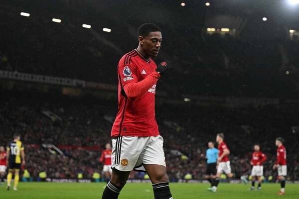 Martial má namířeno do Řecka, útočník by měl hrát za AEK Atény
