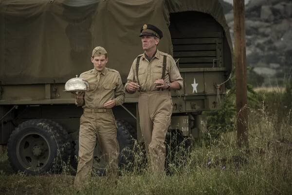 Hlava 22 - Epizoda 1 - Z filmu - Daniel David Stewart, Hugh Laurie