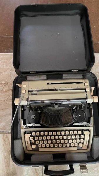 Starý kufříkový mechanický psací stroj Consul - Starožitnosti