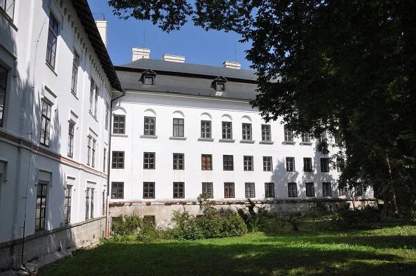 Zámek Slatiňany - otevírací doba, akce, ubytování, prohlídky, vstupné, foto, počasí