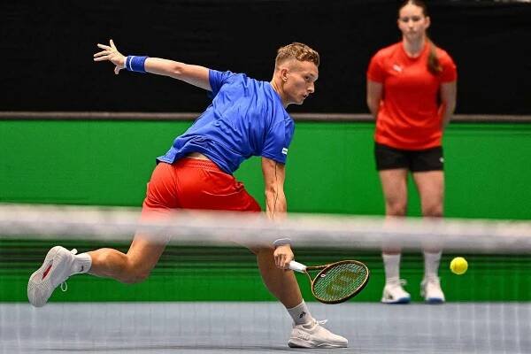 Kvalifikace tenisového Davisova poháru, úvodní dvouhry: Jiří Lehečka (na snímku) z České republiky - Gerard Campana Lee z Koreje, 31. ledna 2025, RT Torax Arena, Ostrava.