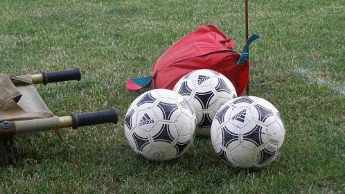 Kam na fotbal: V Pečkách se odehraje okresní derby, přijedou Býchory
