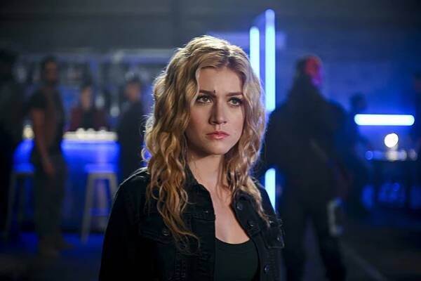 Arrow - Vítej v Hongkongu - Z filmu - Katherine McNamara