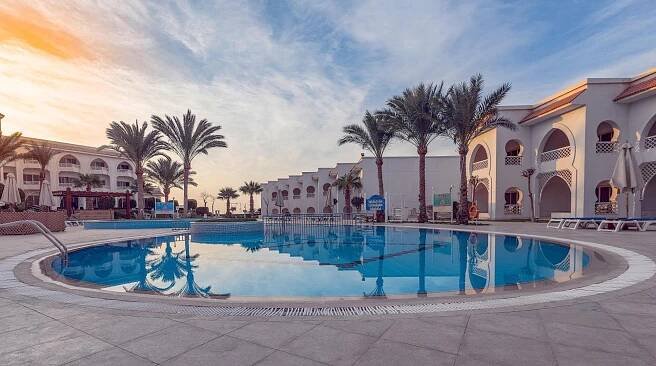 Bazén v ubytovaní Old Palace Resort Sahl Hasheesh alebo v jeho blízkosti