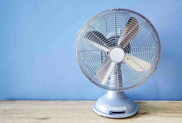 Malý stolní ventilátor se 3 rychlostmi
