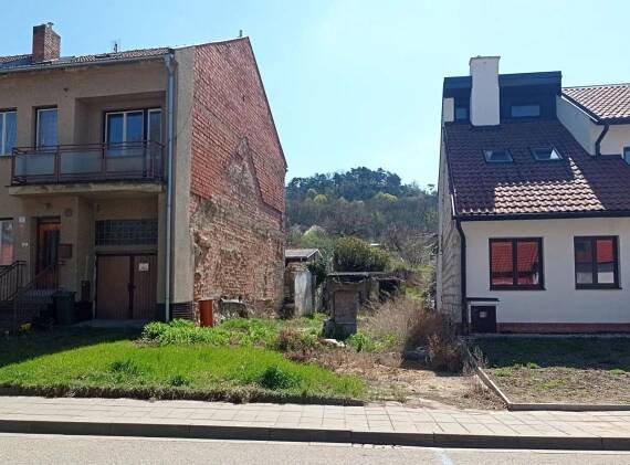 Pozemky Mikulov (Břeclav) - již od 2 200 Kč/měsíc, najdete u nás 12 pozemků