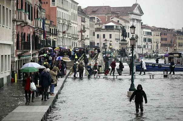 Dramatická situace v Benátkách, povodně jsou rekordní. Sledujte záběry ze zatopené laguny