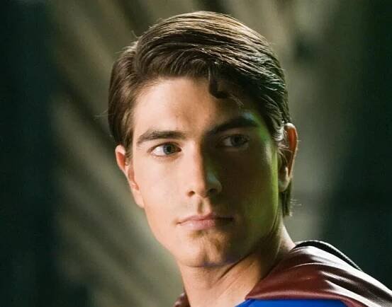 Nadprůměrně obdařený Superman Brandon Routh je dnes vlasatou máničkou