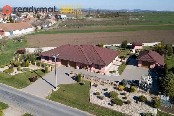 Prodej rodinného domu 466 m², pozemek 1890 m², Loděnice